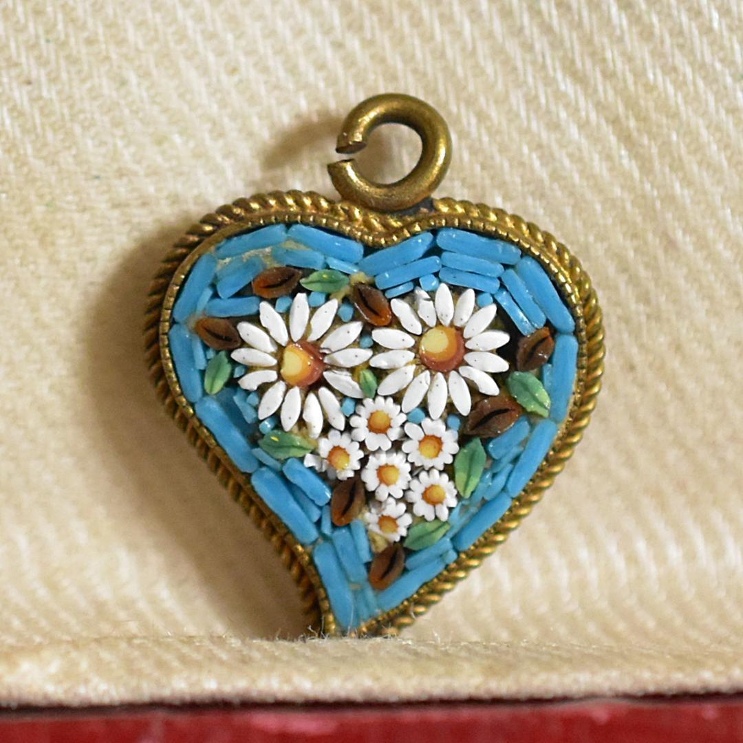 イタリア製アンティーク 小さなマイクロモザイクのハートのチャーム