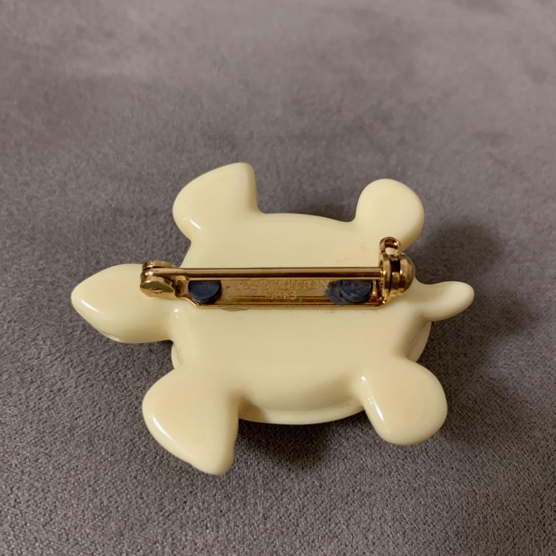 ルイ・ヴィトン カメ型ブローチ アイボリー