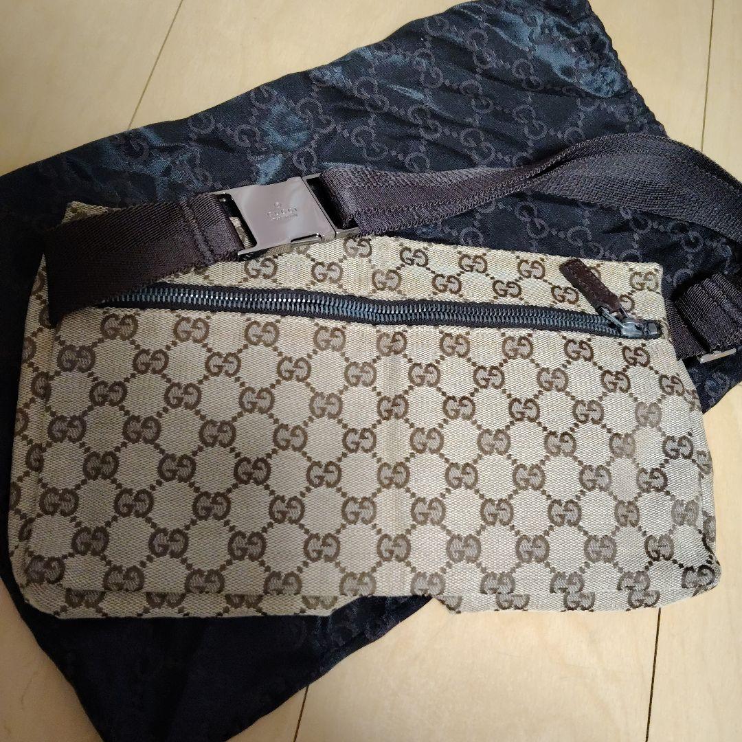 グッチ　ロゴ型押し　GGキャンバス 　ウエストポーチ