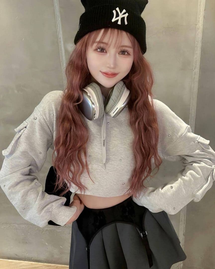 ダーリッチ クロップドビジューフーディ グレー