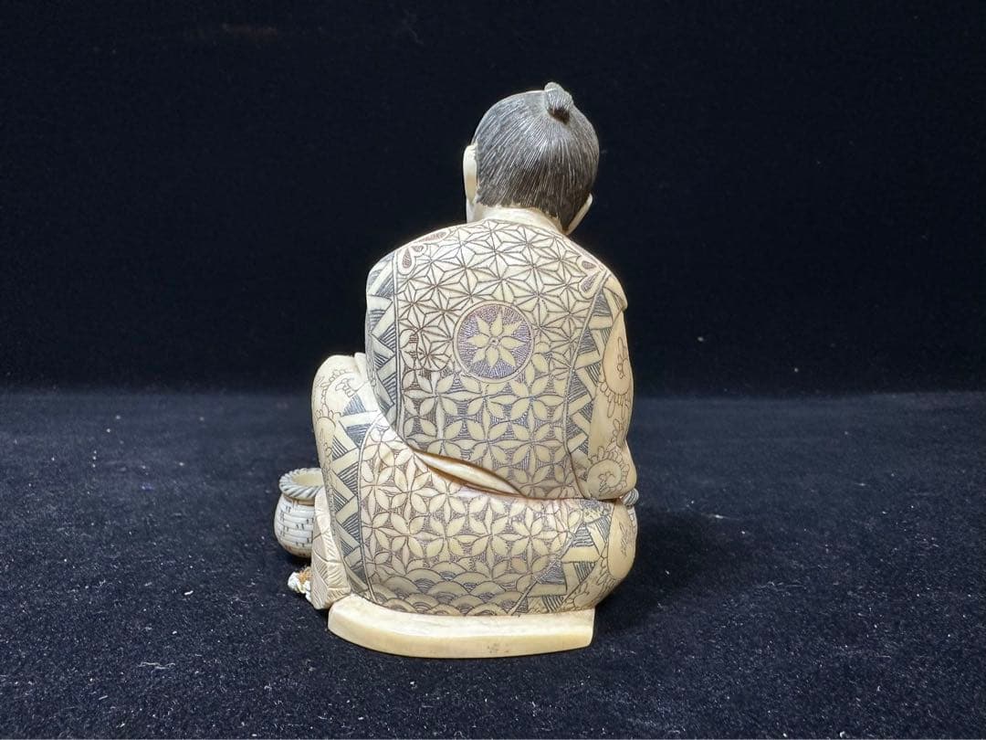 置物　アンティーク　天然素材　仏像　彫刻 古美術品　細密細工骨董　コレクション