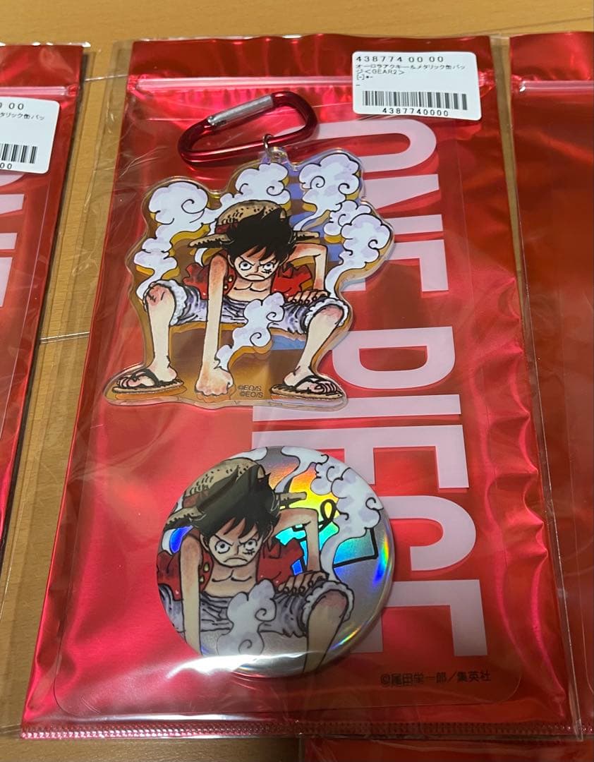 応募者全員サービスONE PIECEルフィアクリルキーホルダー＆缶バッジセット
