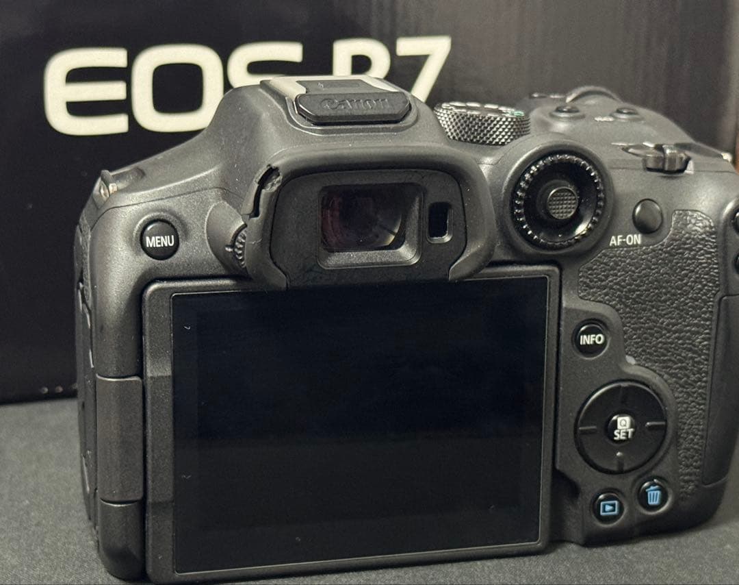 き*き様 Canon EOS R7 ミラーレス一眼カメラ