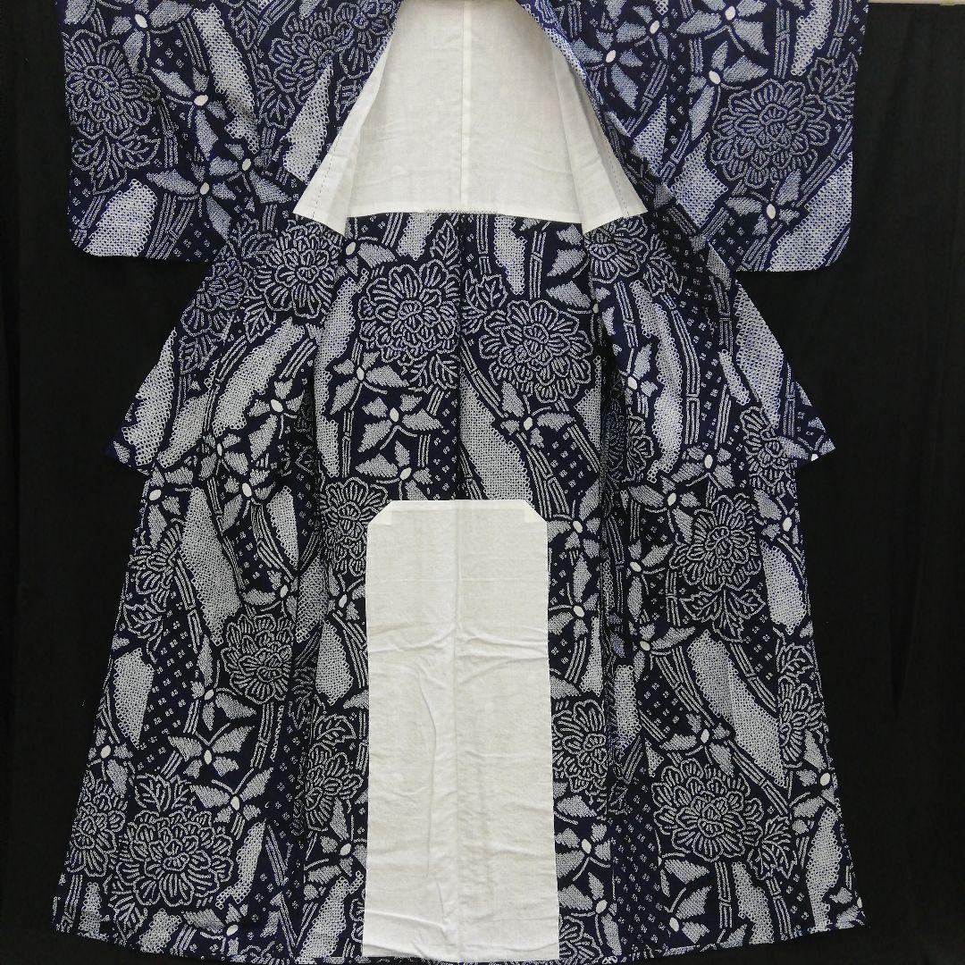有松鳴海絞り浴衣　(牡丹に蝶紋様　未使用　藍色　細身)