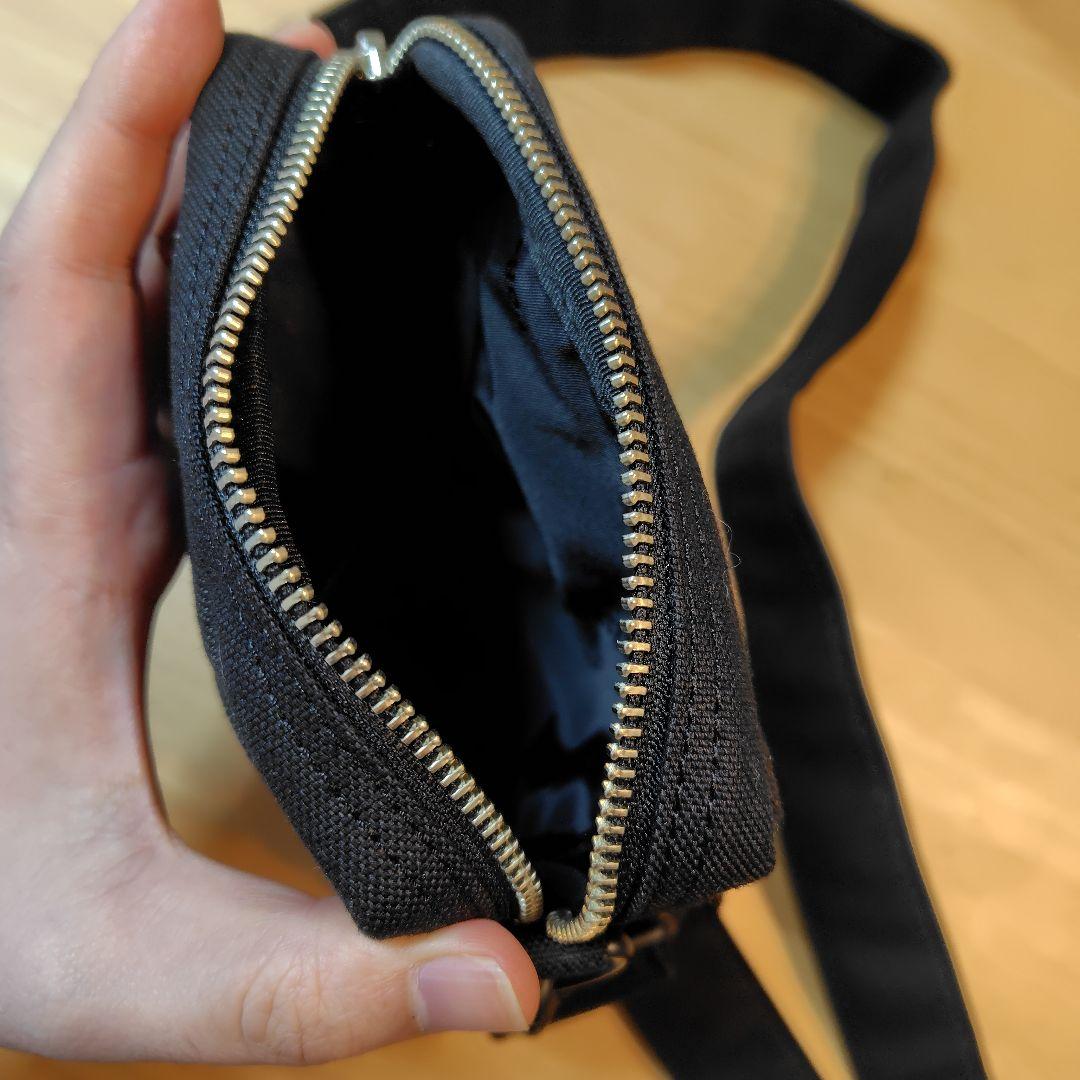 〈ぷかっち〉【PORTER/ポーター】バーティカルショルダーバッグ（黒色）