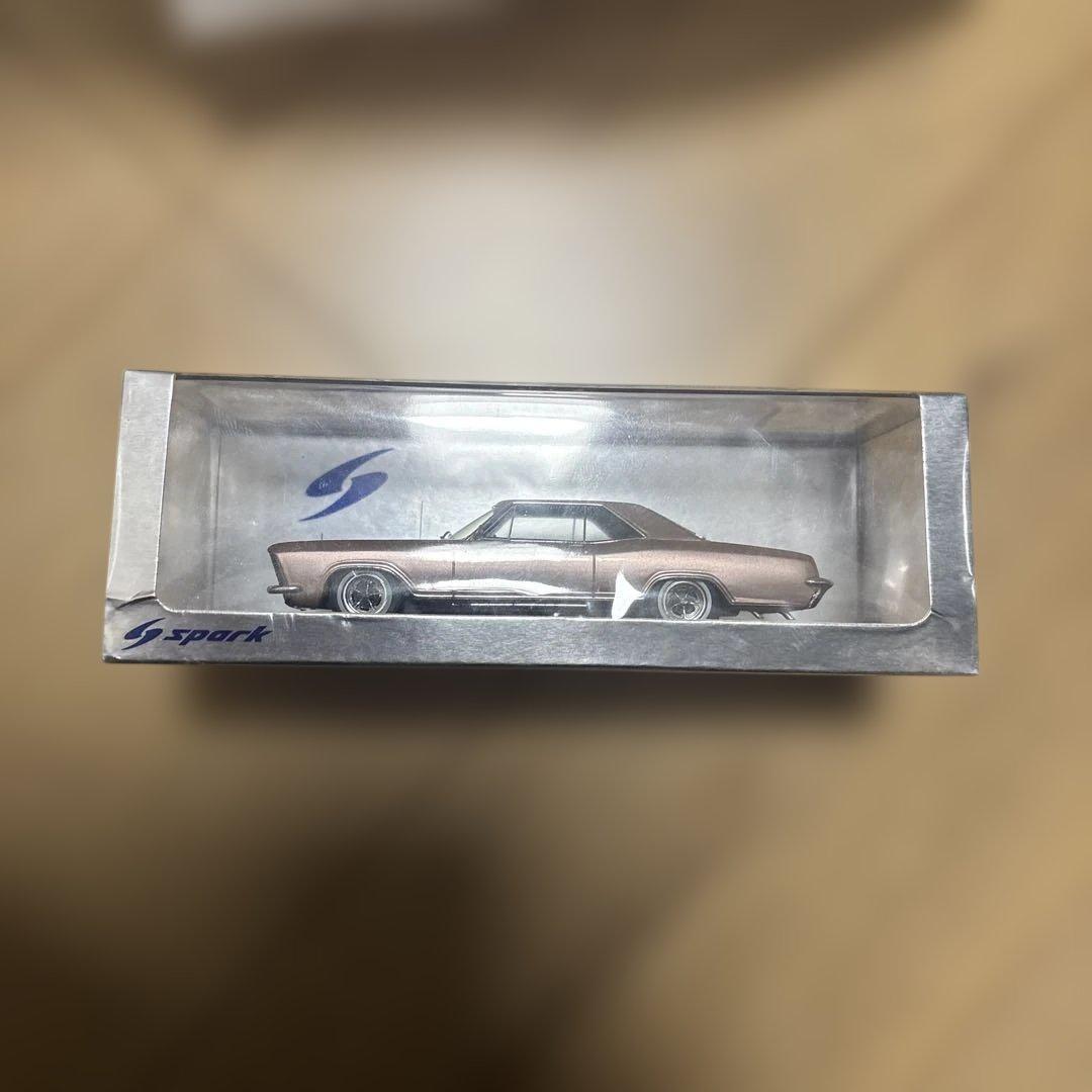 spark ブラウン ミニカー　Buick Riviera 1965