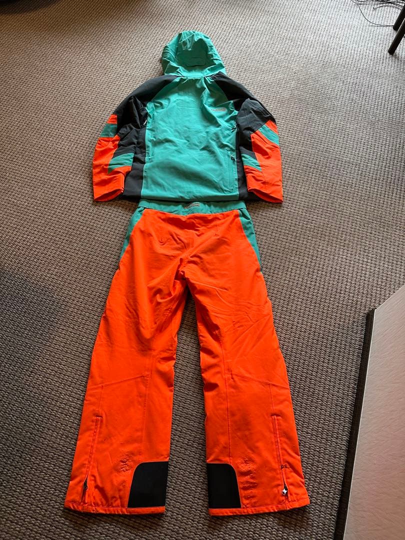 美品　オンヨネ ONYONE スキーウェア デモ DEMO サイズM