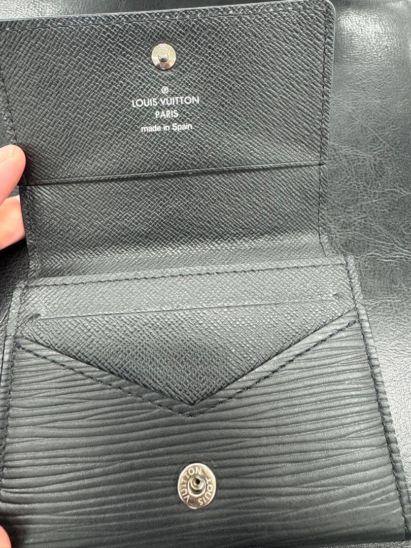 LOUIS VUITTON エピレザー名刺入れ