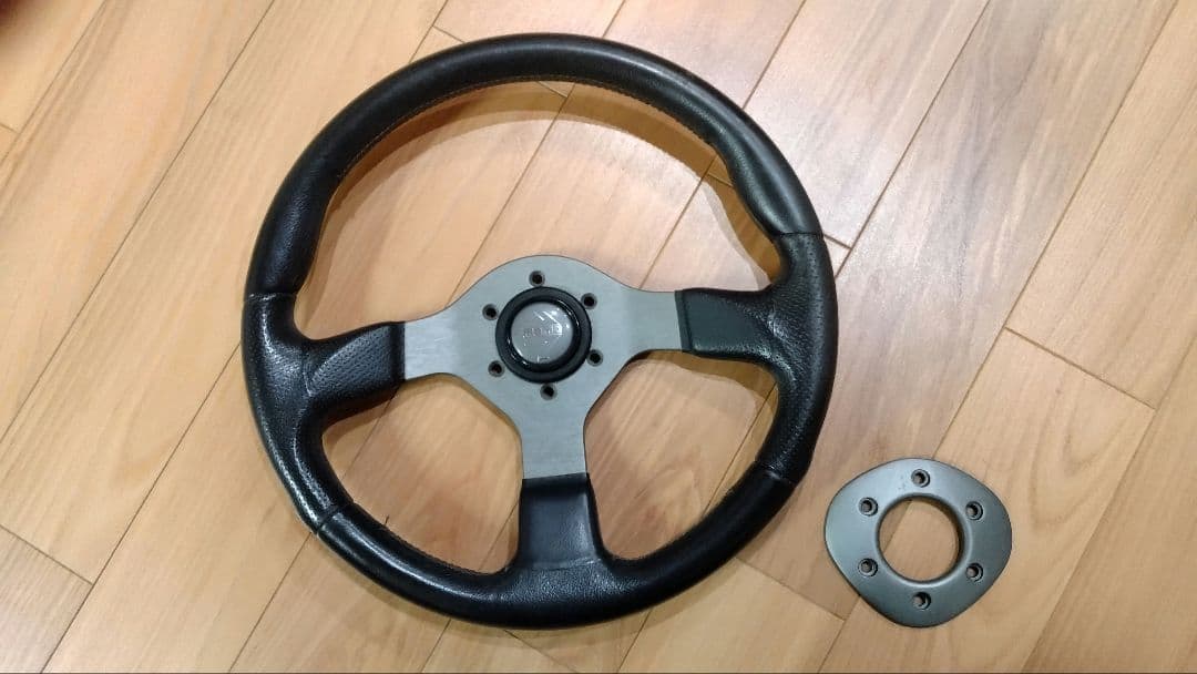 MOMO 3スポーク ステアリング