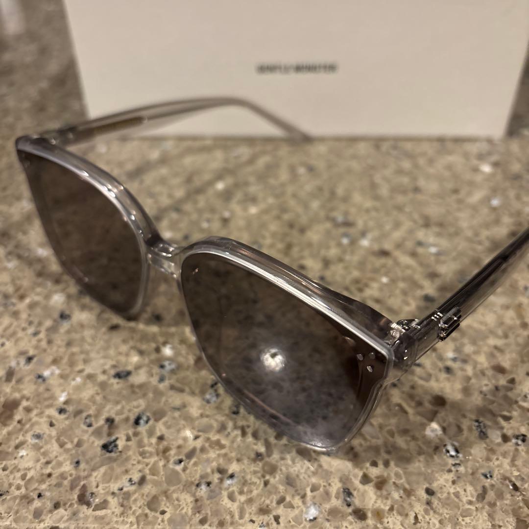 ジェントルモンスター　GENTLE MONSTER BY 灰色　グレー