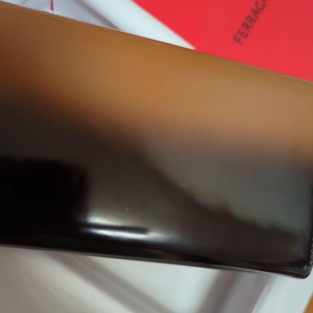 新品未使用　FERRAGAMO 　ワンダレディス　エナメル長財布　黒✕茶