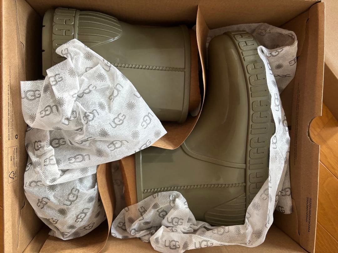 未使用UGGオリーブ色レインブーツ26センチ