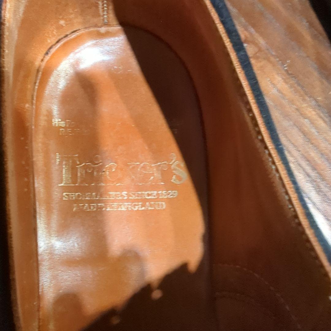 Tricker'pブラック スエード ウィングチップ ドレスシューズ