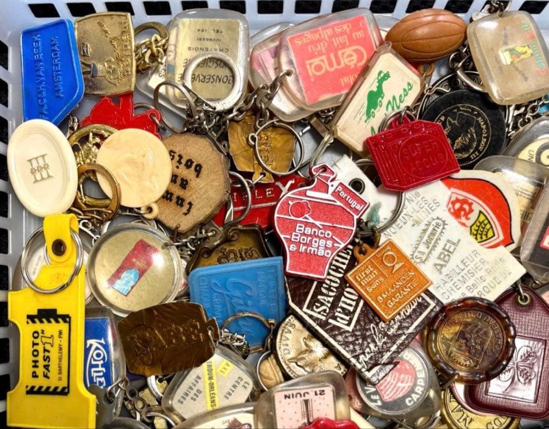 値下げ中!24【100個まとめて!】ヴィンテージ フランスフレンチ キーホルダー