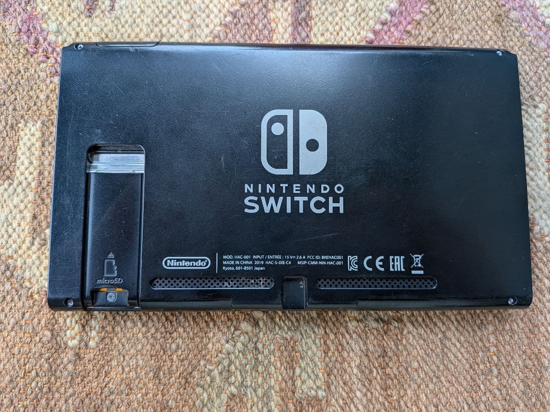動作品　Nintendo Switch 2019年製/任天堂スイッチ　画面黄ばみ