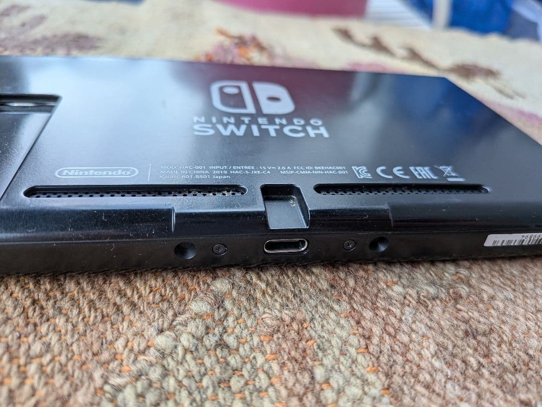 動作品　Nintendo Switch 2019年製/任天堂スイッチ　画面黄ばみ