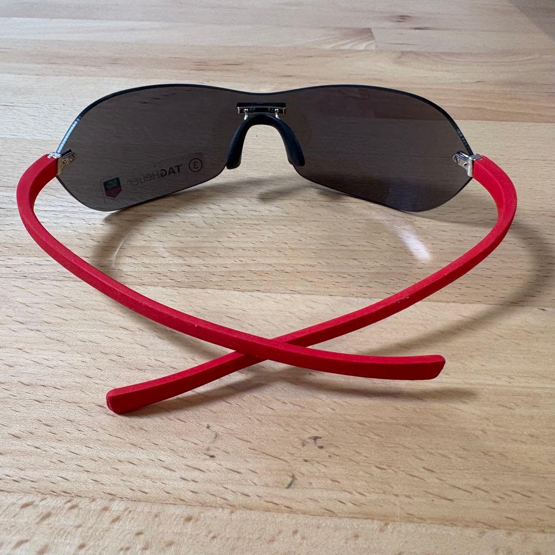 TAG Heuer スポーツサングラス ダークグレー/レッド（正規品）