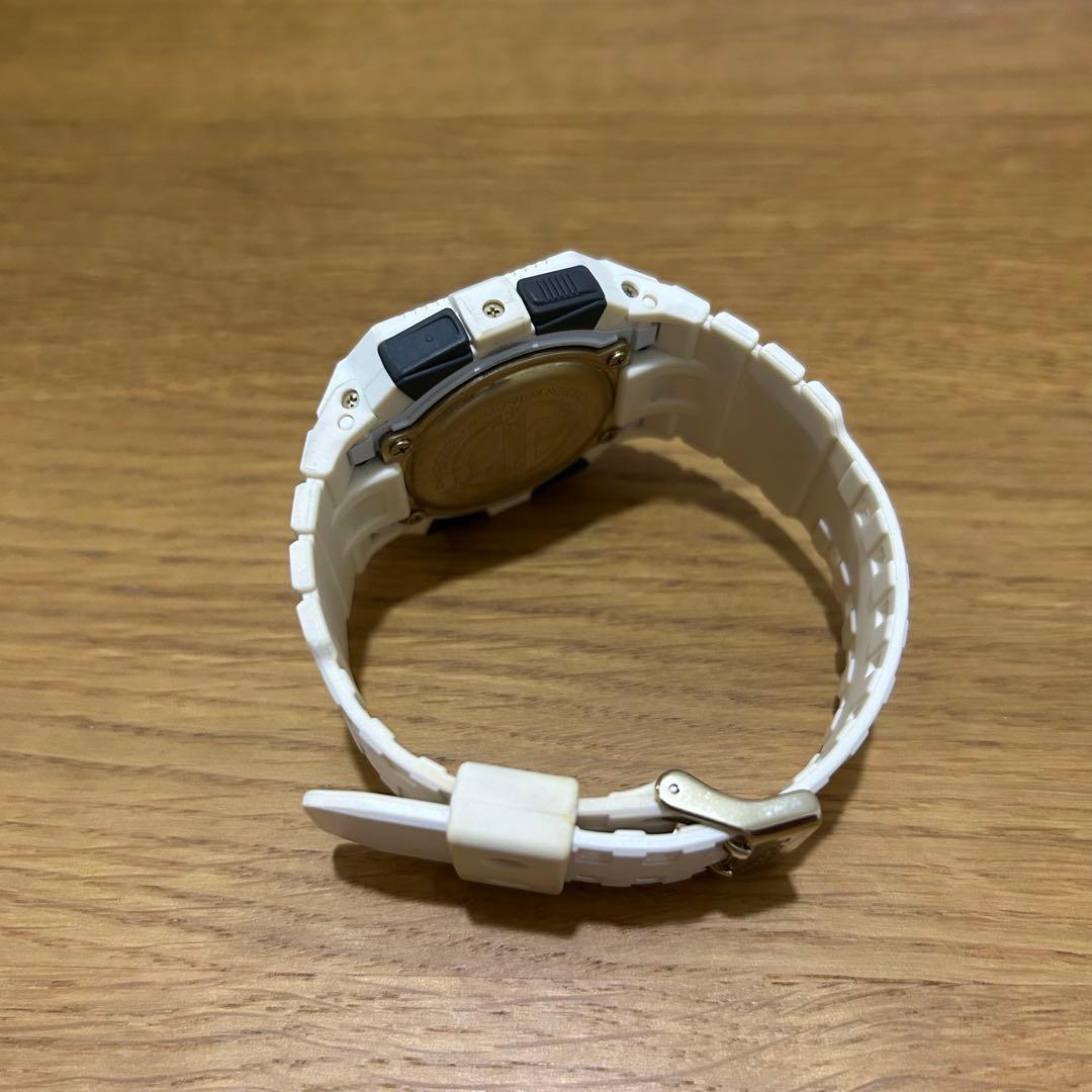 カシオ G-SHOCK ライジングホワイト 25周年記念モデル