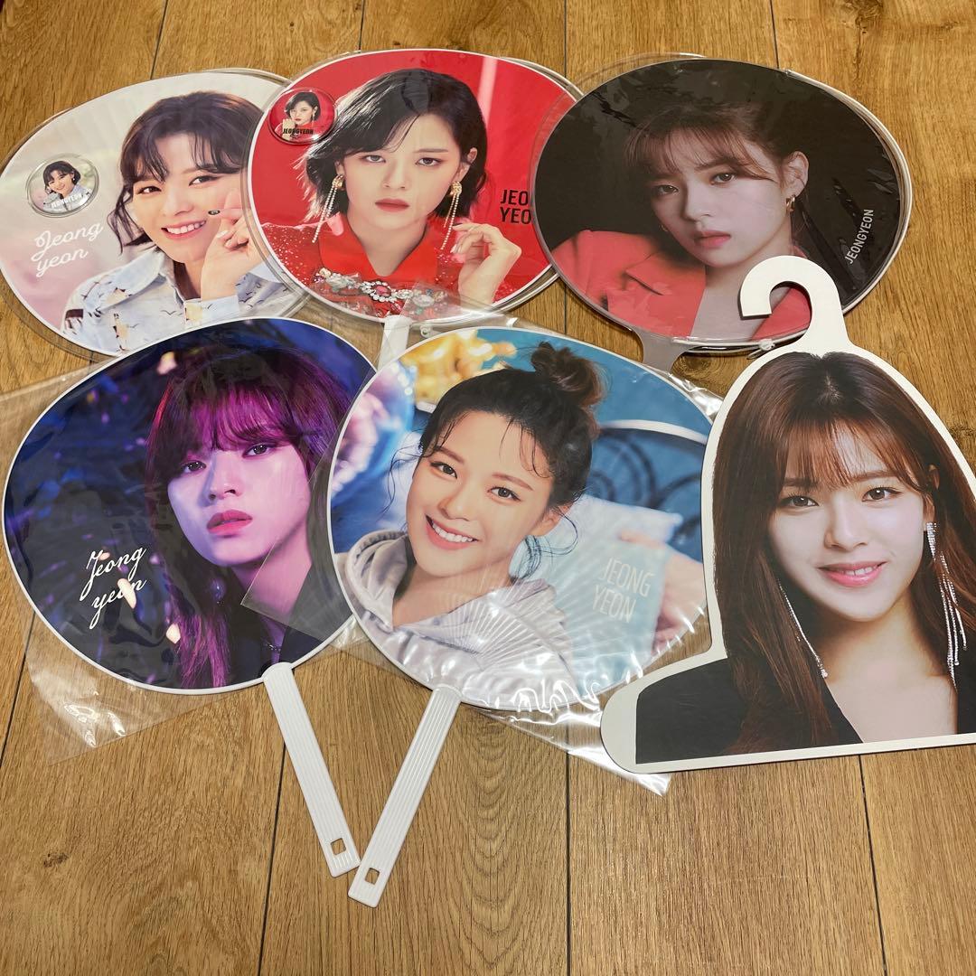 サナ　ミナ　モモ　ナヨンtwice アルバム　トレカ　写真集　缶バッジ　アクスタ