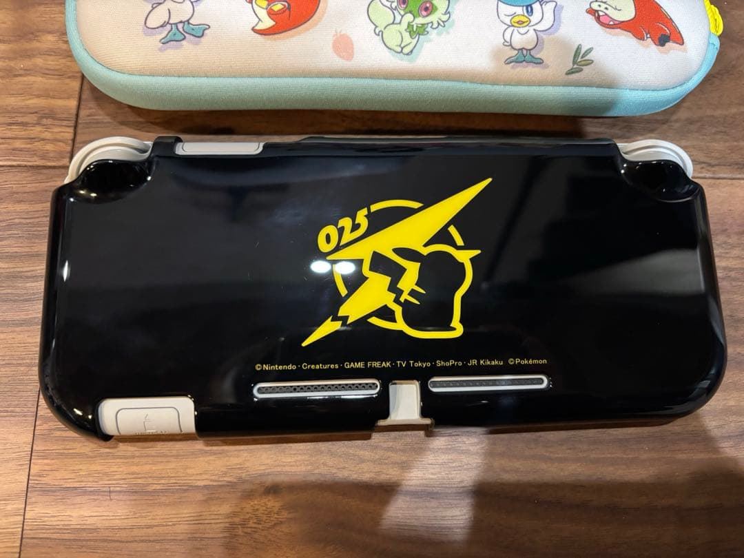 Nintendo Switch Lite ピカチュウデザイン