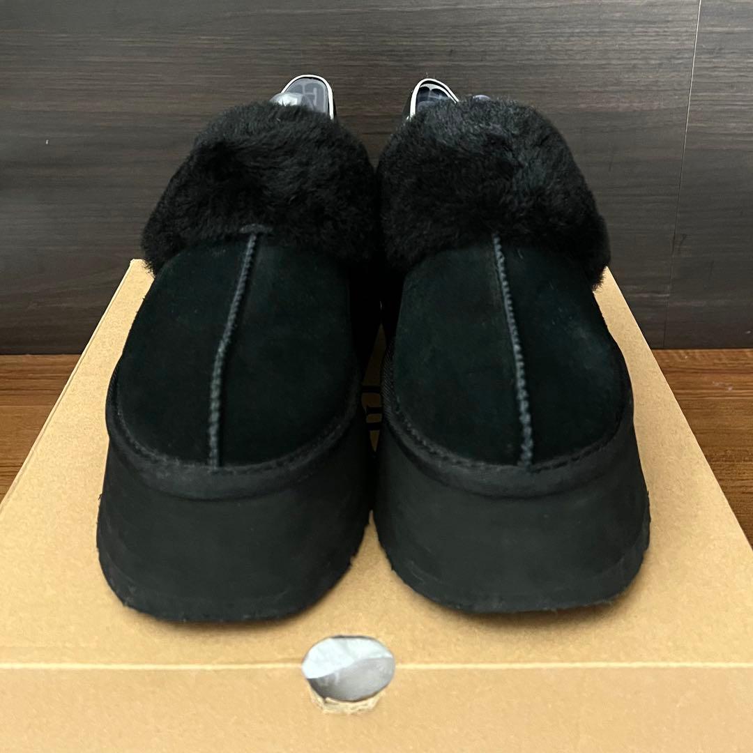 美品 UGG FUNKETTE プラットフォーム スリッパ 黒