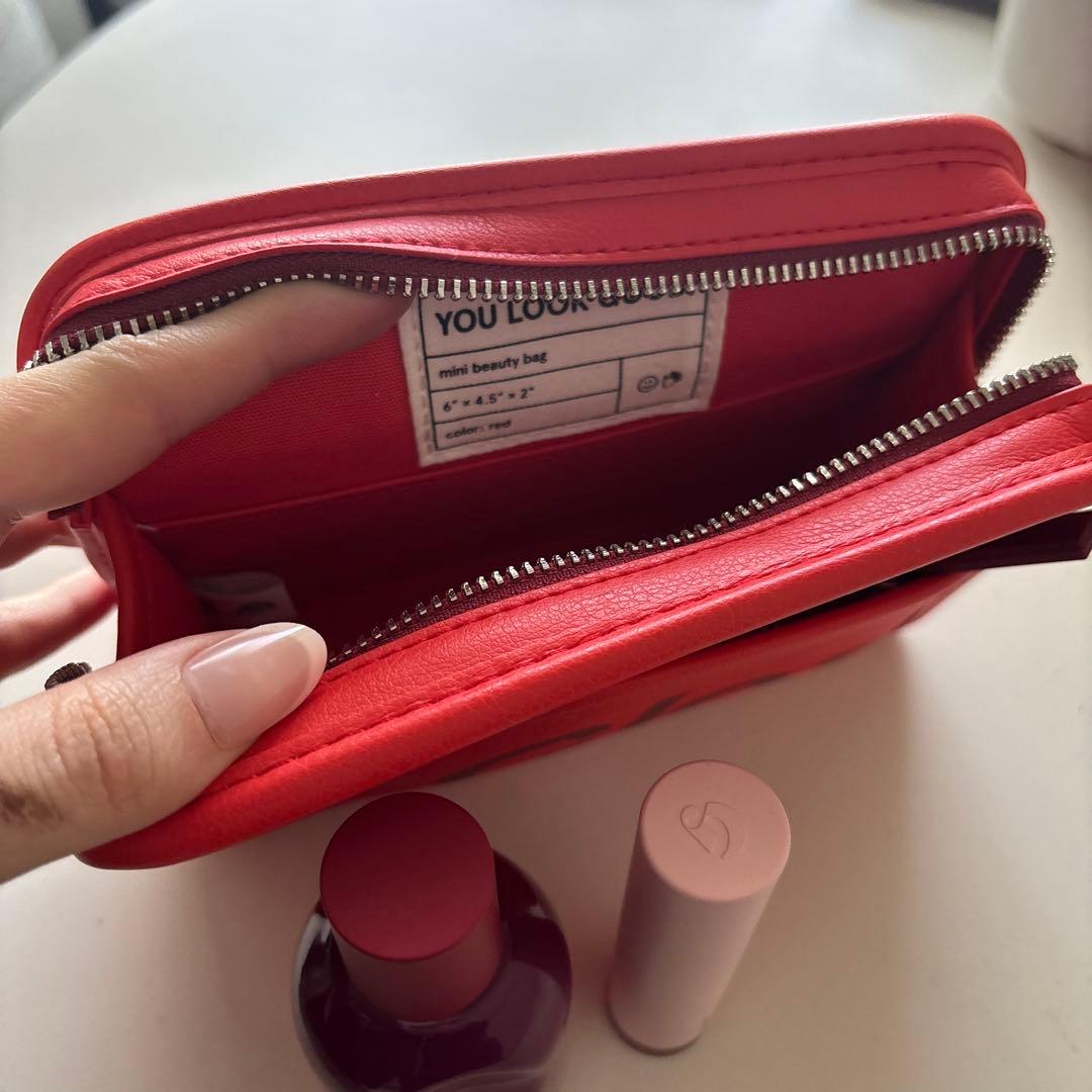 Glossier 香水　リップ