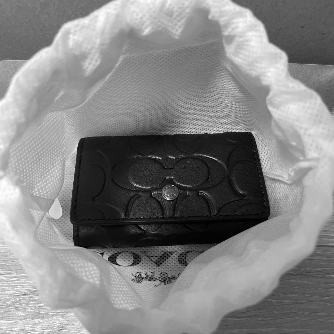 【coach 新品⭐︎メンズ】ブラック/レザーキーケース /エンボス加工/紙袋付