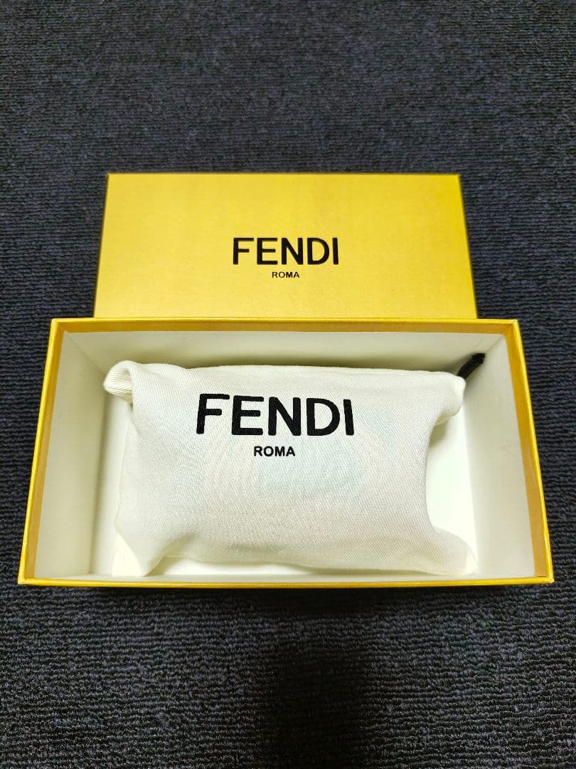 FENDI　フェンディ　キーホルダーポーチ