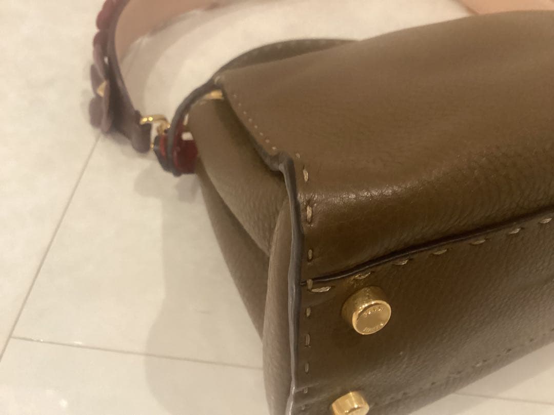 フェンディ　ピーカブー　エッセンシャリー　セレリア　ブラウン