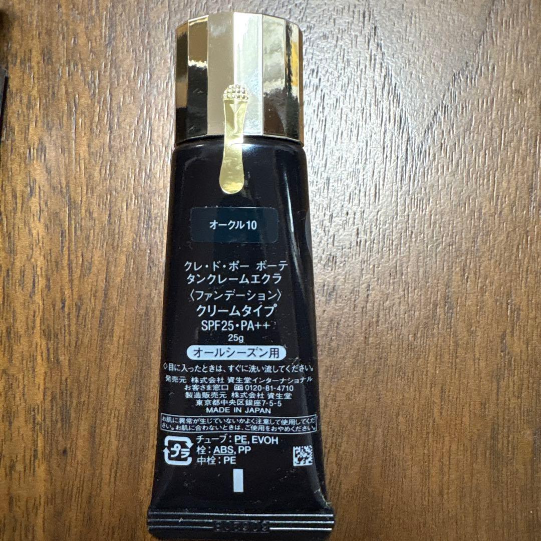 クレドボーポーテ　タンクレームエクラファンデーション　オークル10