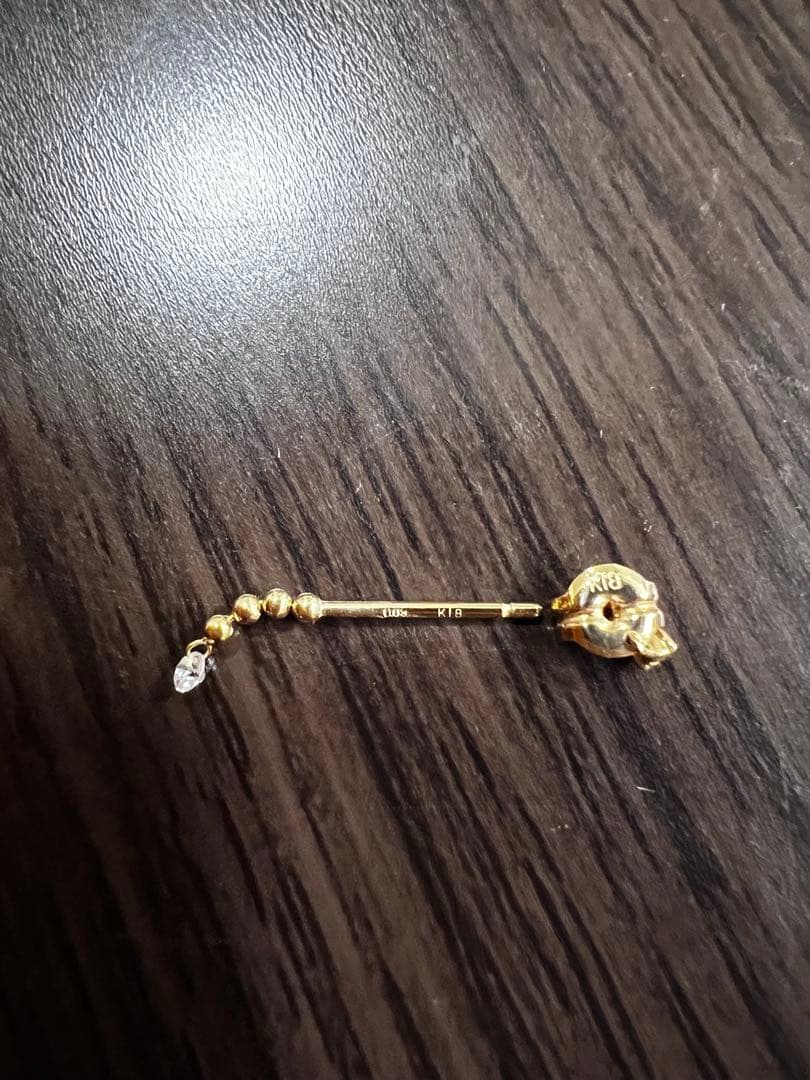 リトルエンブレム未使用に近いピアス片耳 2個出品中