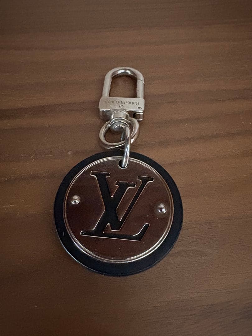 ルイヴィトン　キーホルダー・LV サークル