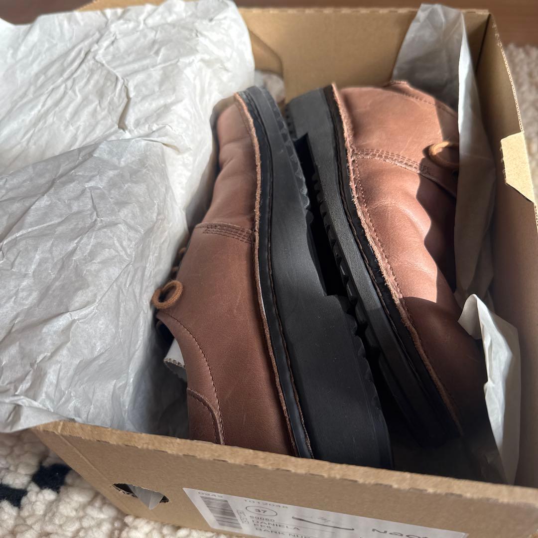NAOT ダニエラ 37 ブラウン NUBUCK ミルクチョコレートのような色