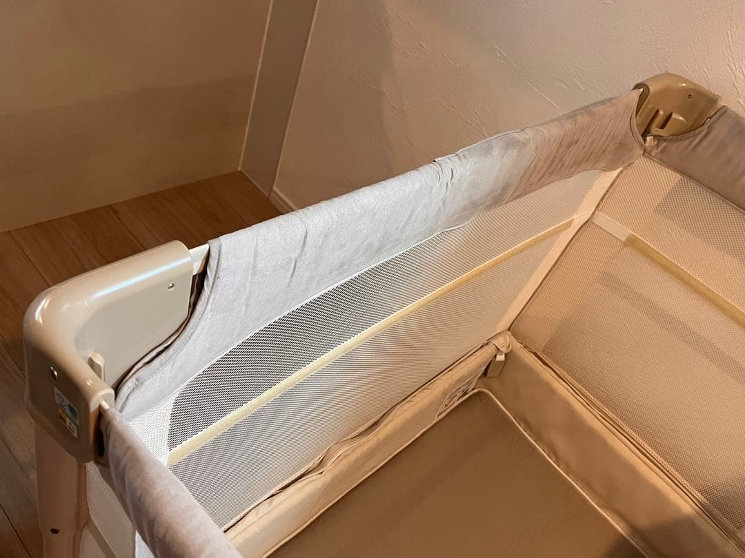 美品！アップリカ ココネル エアープラス 人気のホワイトベージュ