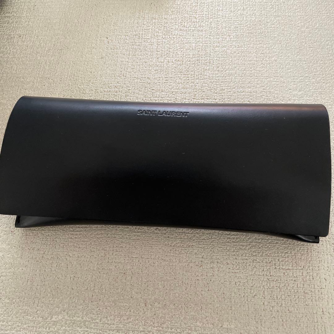 SAINT LAURENT ブラックサングラス