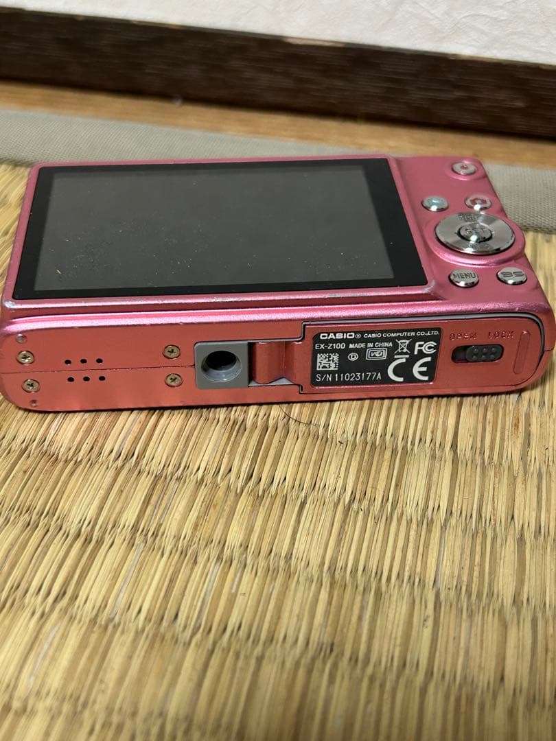 CASIO カシオ　デジタルカメラ　デジカメ　EX-Z100