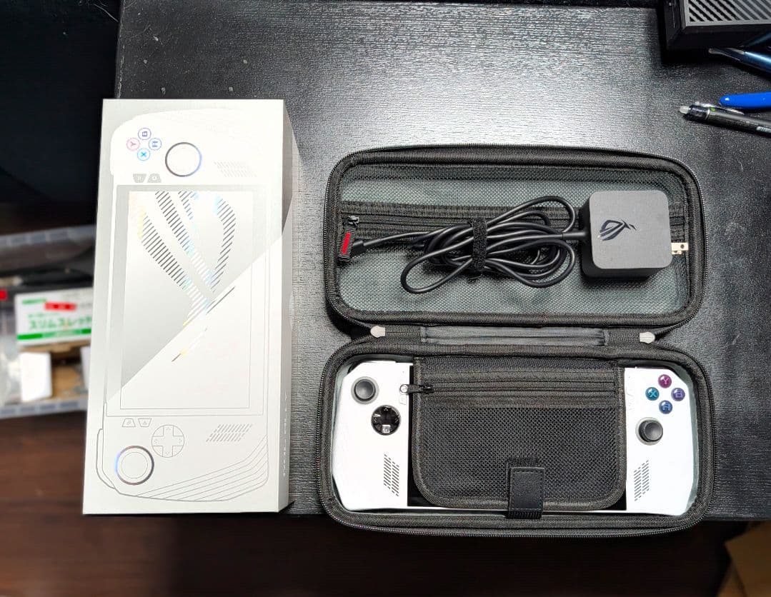 ASUS ROG Ally RC71L Z1E (化粧品による損傷）