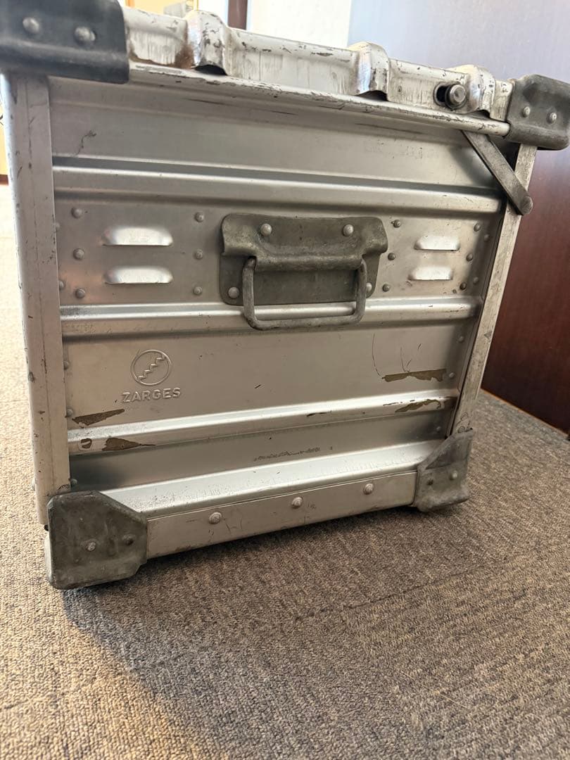 ス*ィ様 連休限定価格『激レア』zergesアルミコンテナ