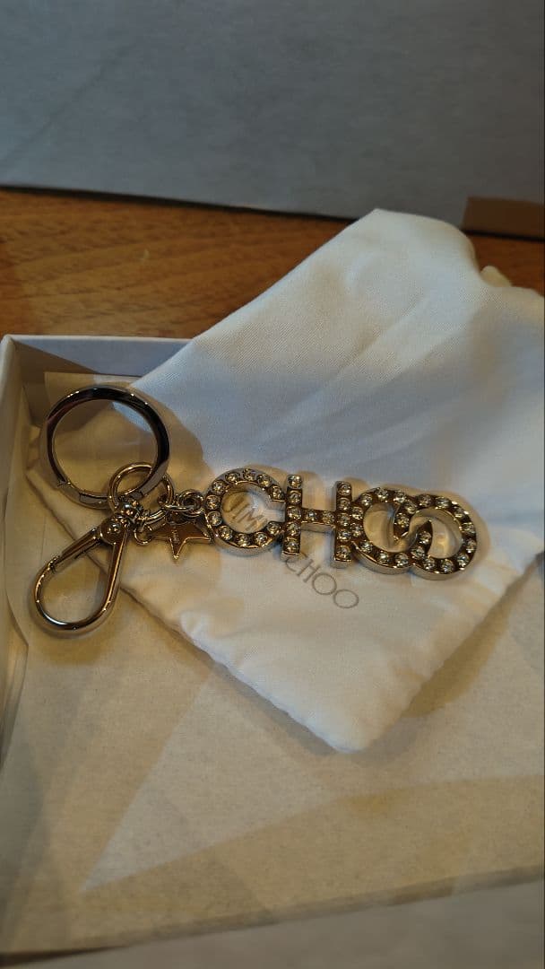 【新品未使用】JIMMY CHOO 　ジミーチュウ　ロゴ　チャーム　キーホルダー