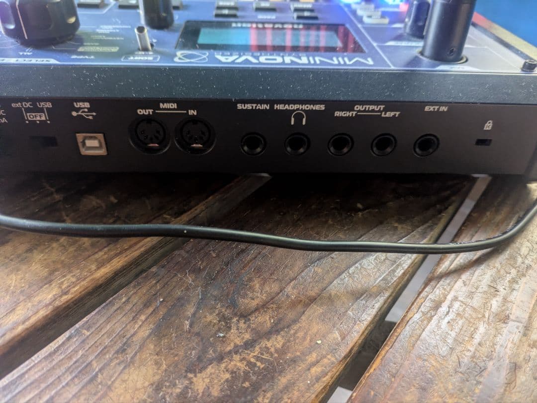 Novation MININOVA アナログシンセサイザー！