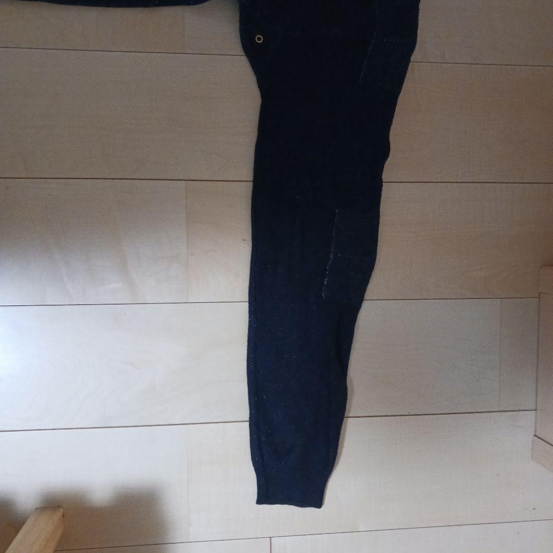 フセインチャラヤン　MからLサイズ　黒のVネックニットセーター