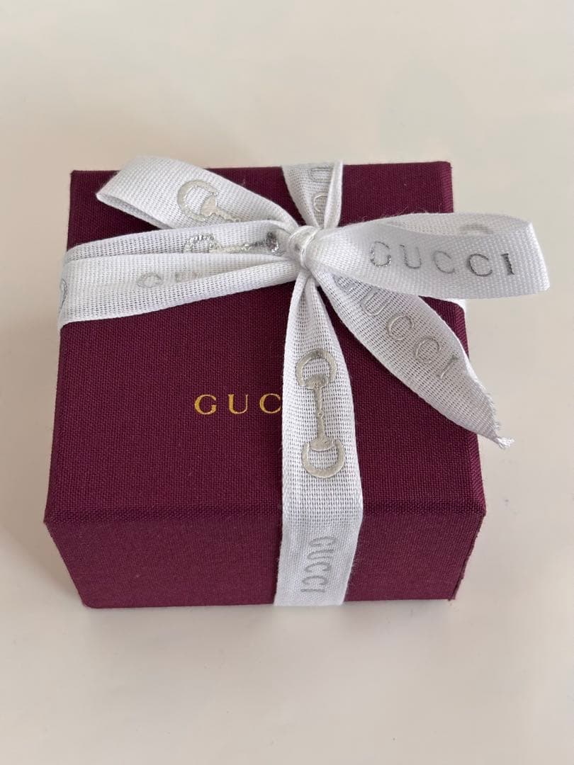 【新品】GUCCI GGロゴ クリスタルブローチ