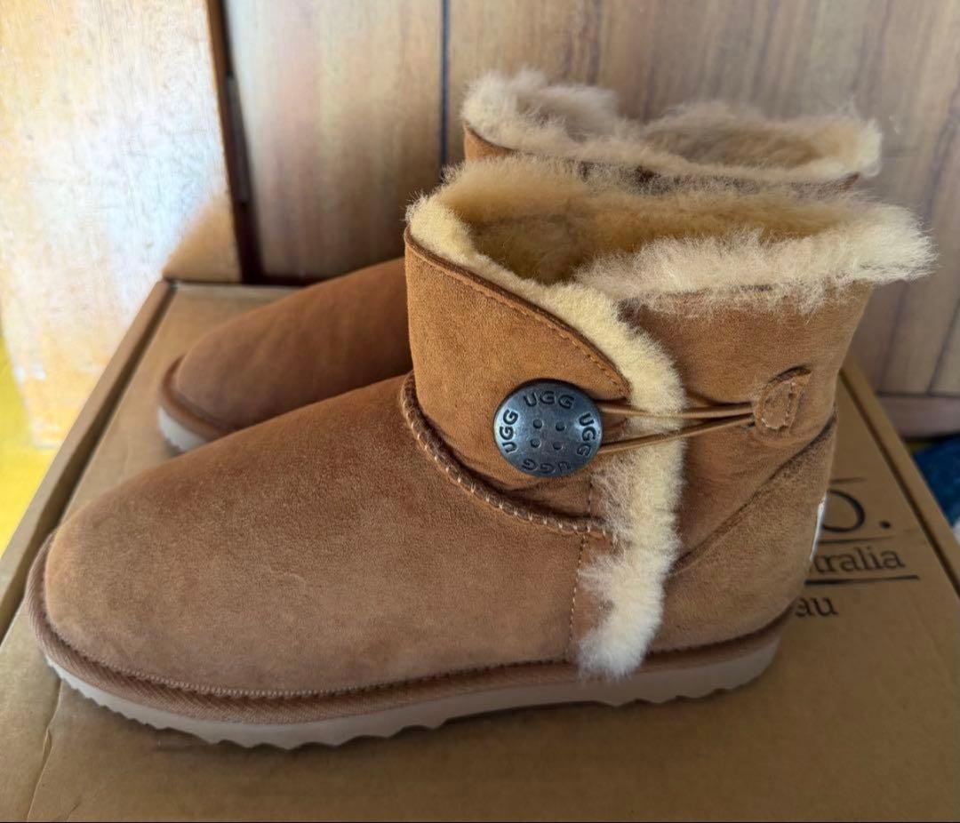 【新品未使用】UGG ベイリーボタン ムートンブーツ チェスナットカラー