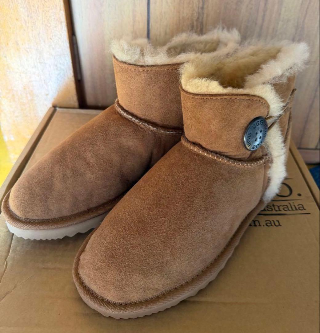 【新品未使用】UGG ベイリーボタン ムートンブーツ チェスナットカラー