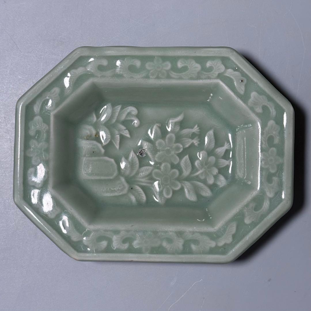 三田青磁　陽刻草花文八角皿　五点　江戸後期　古美術　骨董　希少