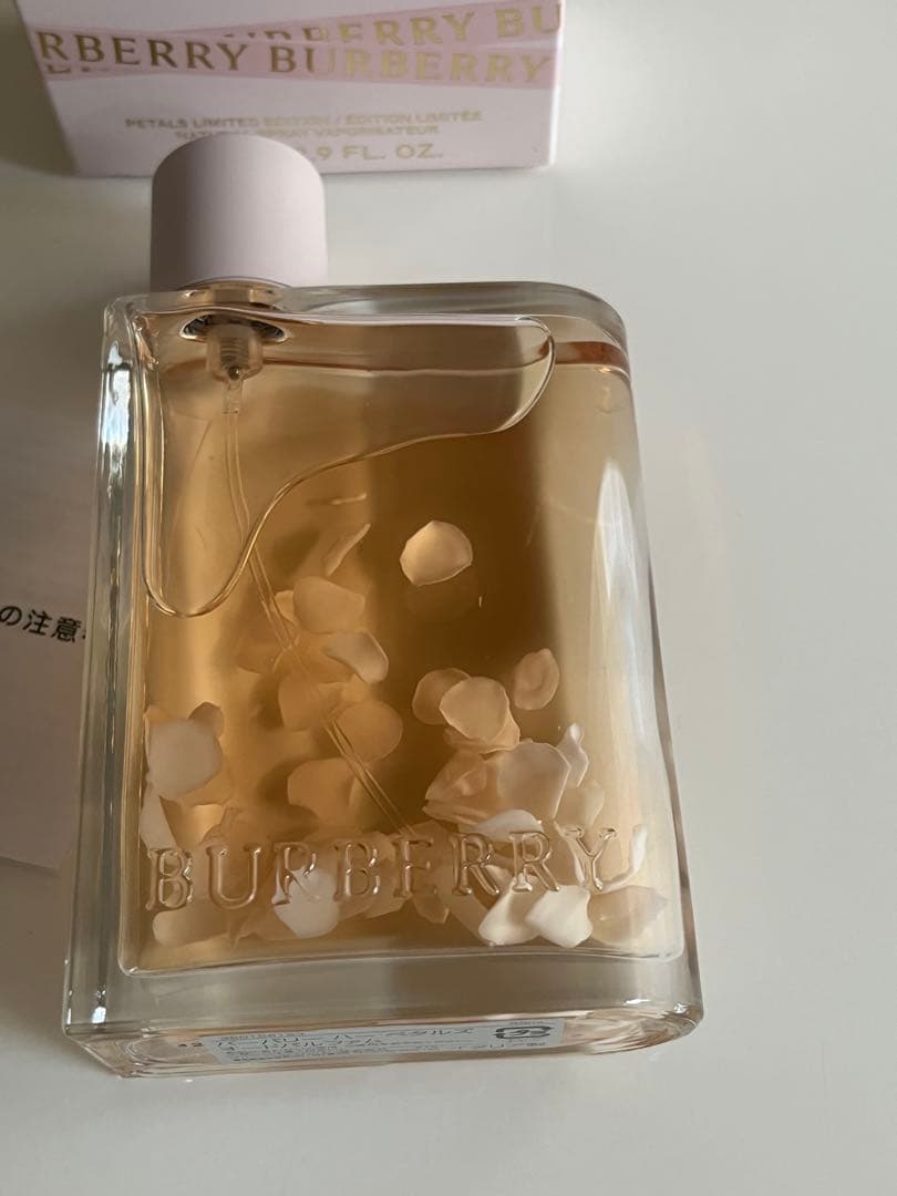 バーバリー　ハー　ペタルズ オードパルファム 88ml