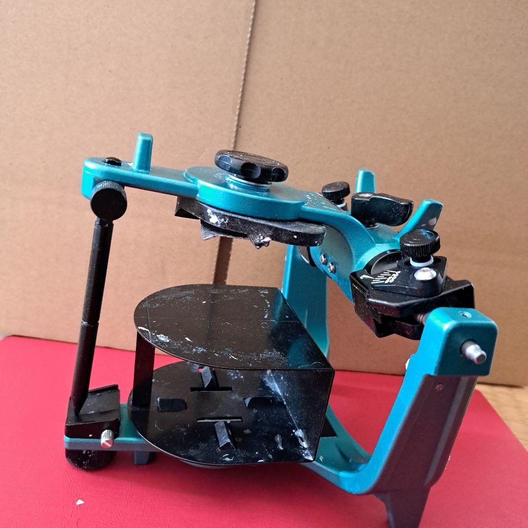 歯科用　YDMスペイシー 半調節性咬合器　咬合平面版