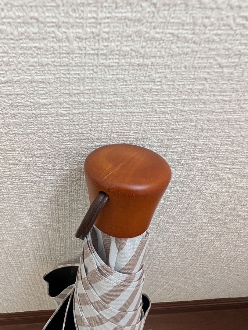 SUN BARRIER 100│折りたたみ日傘 ３段折 / ベージュ白ストライプ