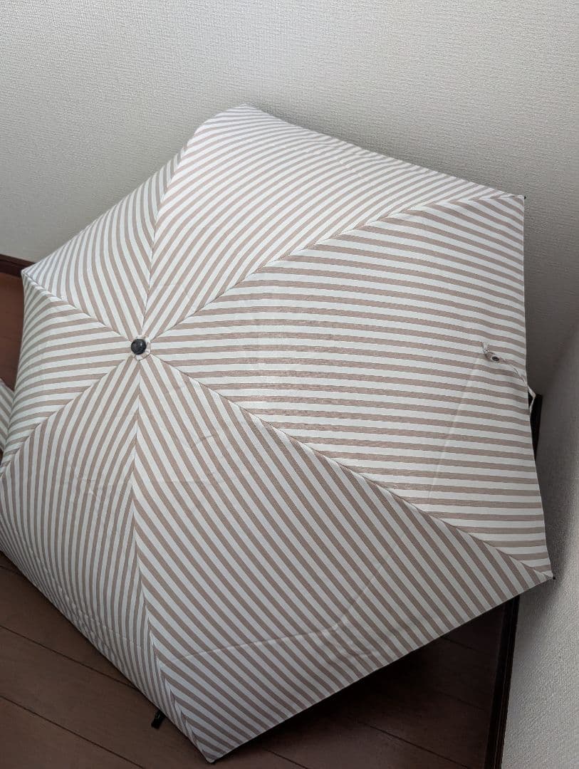 SUN BARRIER 100│折りたたみ日傘 ３段折 / ベージュ白ストライプ