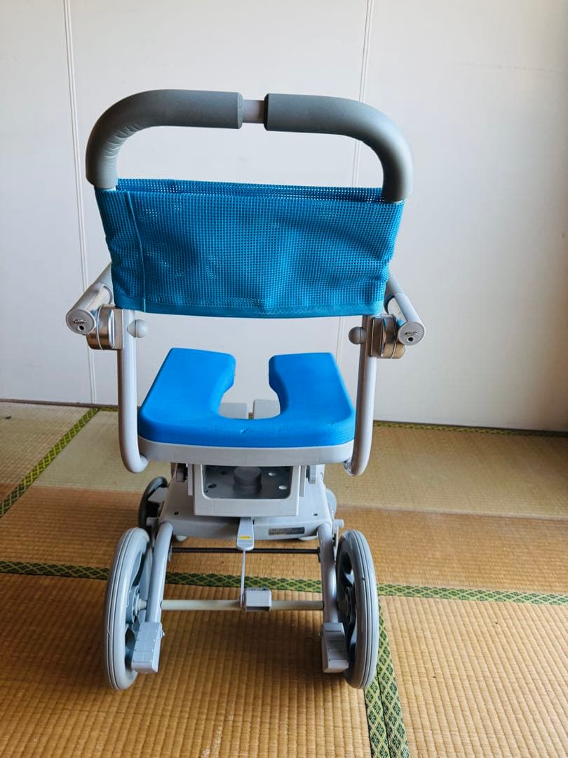 ウチエuchie 入浴用椅子 シャワーキャリー U型シート 介護用　コンパクト